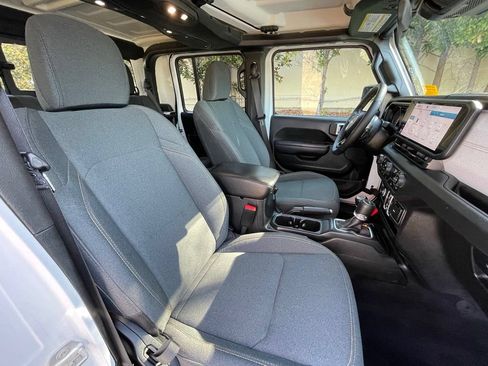 Used 2025 Jeep Gladiator Sport AWD/4WD image 29