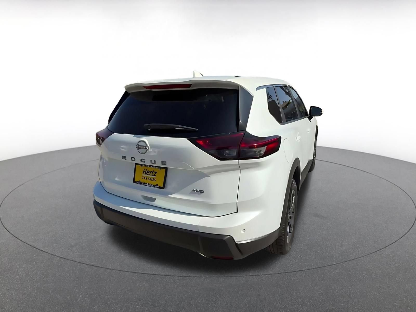 Used 2025 Nissan Rogue SV AWD/4WD image 13