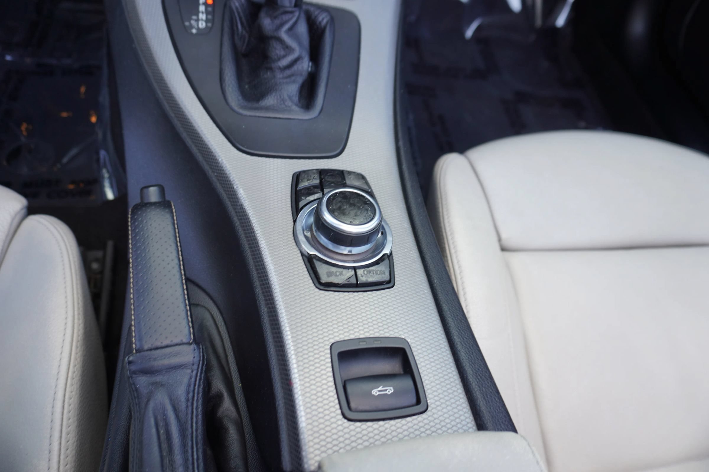 Used 2011 BMW 335i Convertible w/ M Sport Pkg RWD image 18