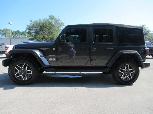 Used 2024 Jeep Wrangler Unlimited Sahara w/ Safety Group AWD/4WD image 4