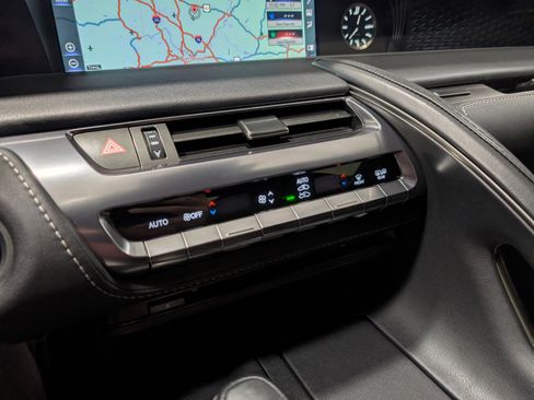 Used 2018 Lexus LC 500 Coupe image 24