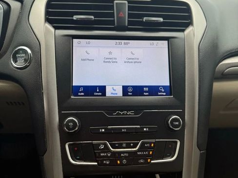 Used 2020 Ford Fusion SE FWD image 16