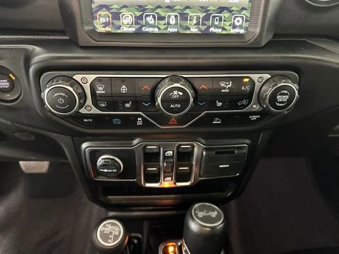 Used 2023 Jeep Wrangler Unlimited Sahara w/ Cold Weather Group AWD/4WD image 23