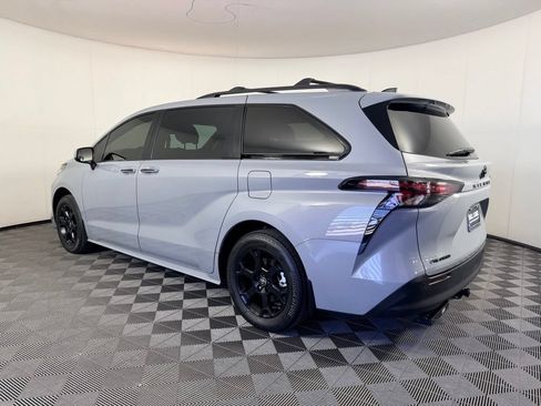 Used 2025 Toyota Sienna XLE Woodland Edition AWD/4WD image 10