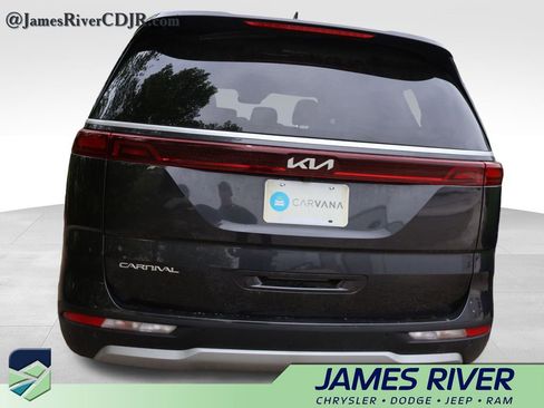 Used 2023 Kia Carnival LX image 15