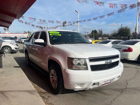 Used 2009 Chevrolet Avalanche LT image 3