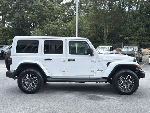 Used 2024 Jeep Wrangler Unlimited Sahara AWD/4WD image 7