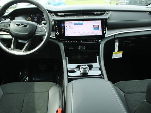 New 2026 Jeep Grand Cherokee Altitude AWD/4WD image 5