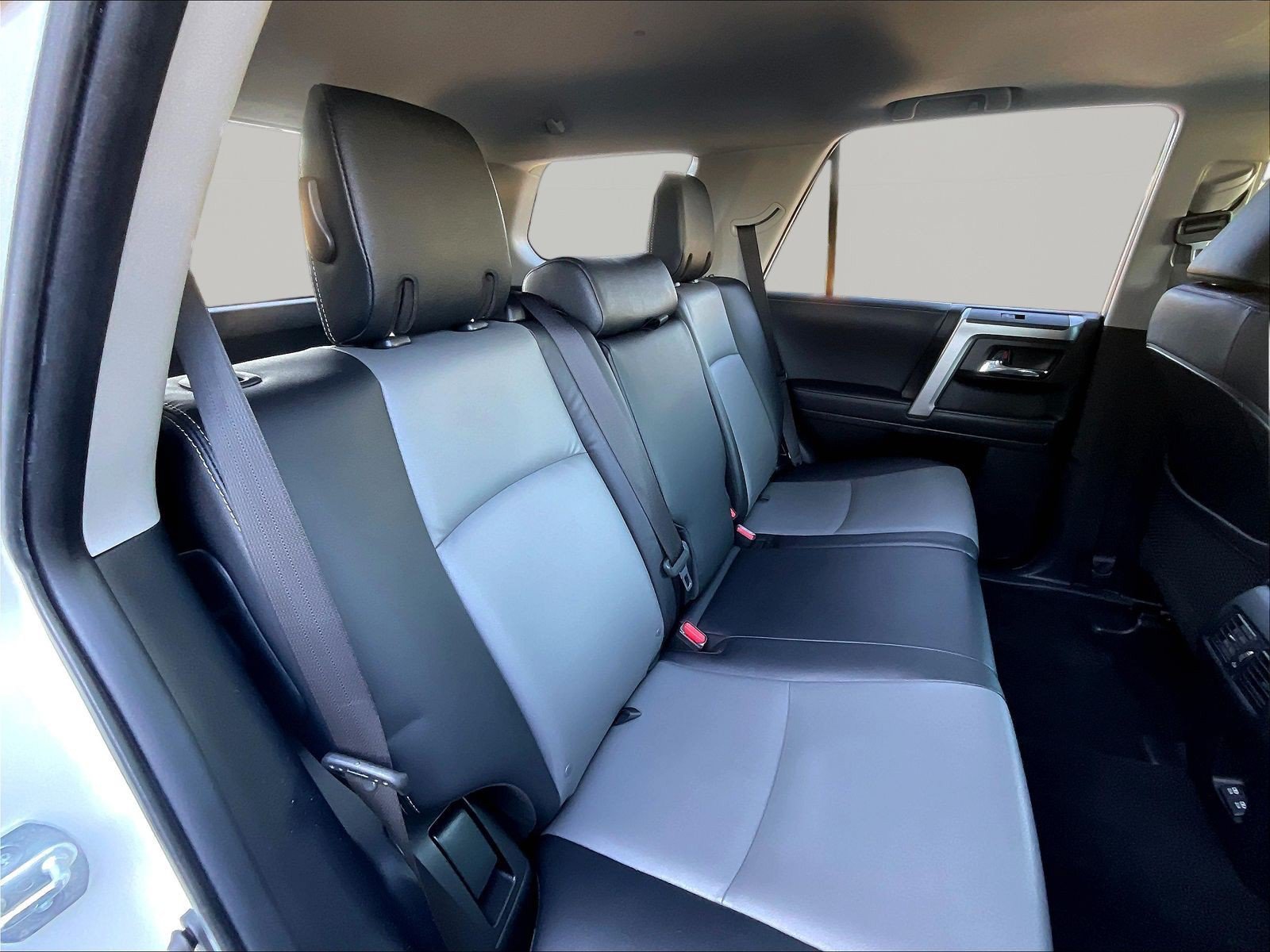 Used 2021 Toyota 4Runner SR5 Premium w/ Moonroof Package AWD/4WD image 25