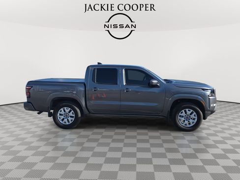 Used 2022 Nissan Frontier SV image 4