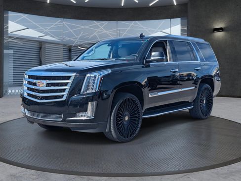 Used 2016 Cadillac Escalade Luxury image 2