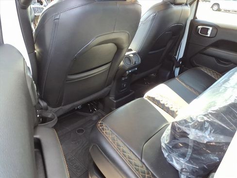 Used 2023 Jeep Wrangler Unlimited Sahara AWD/4WD image 29