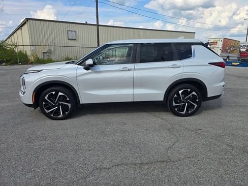 Used 2022 Mitsubishi Outlander SE AWD/4WD image 7
