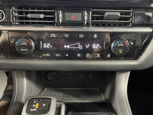 Used 2023 Nissan Pathfinder SL w/ Black Appearance Package image 20