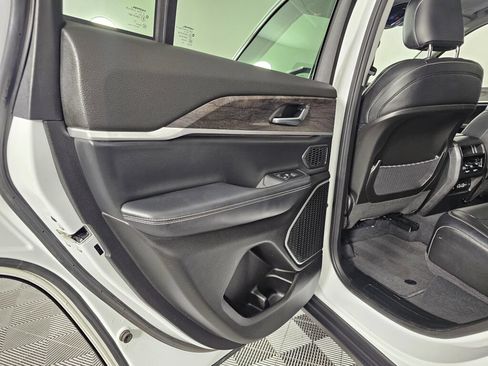 Used 2022 Jeep Grand Cherokee Limited 4xe AWD/4WD image 32