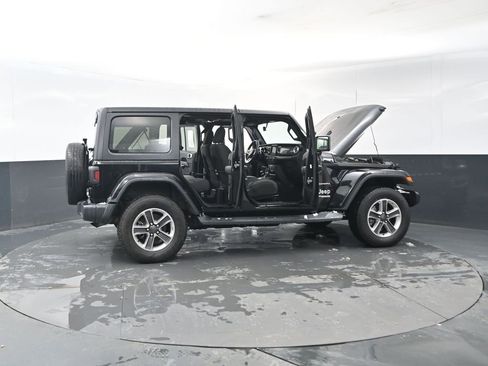 Used 2019 Jeep Wrangler Unlimited Sahara image 29