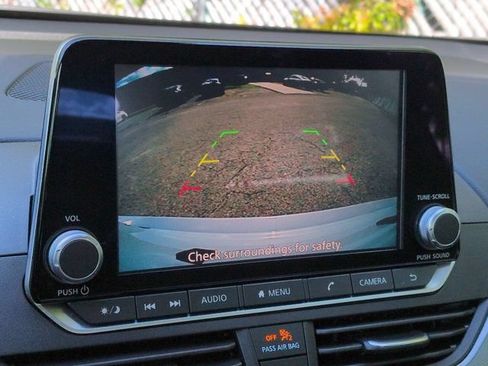 Used 2024 Nissan Altima 2.5 SR FWD image 18
