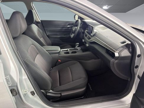 Used 2025 Nissan Altima 2.5 SV FWD image 23