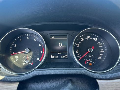 Used 2017 Volkswagen Passat 1.8T SEL Premium image 15