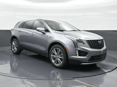 Certified 2024 Cadillac XT5 Premium Luxury FWD image 4