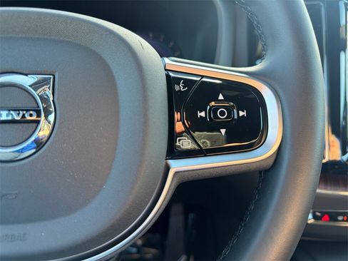 Certified 2025 Volvo XC60 B5 Plus image 13