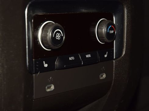 Used 2023 Chevrolet Tahoe Premier AWD/4WD image 42