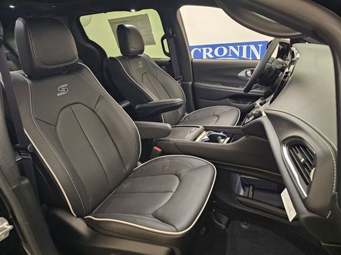 New 2026 Chrysler Pacifica Limited w/ S Appearance Package FWD image 27