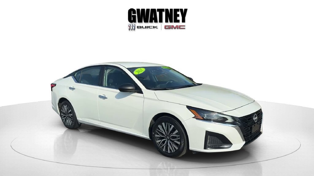 Used 2025 Nissan Altima 2.5 SV FWD image 1