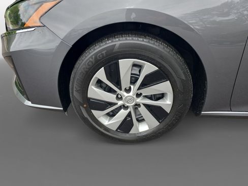 Certified 2025 Nissan Altima 2.5 S FWD image 10
