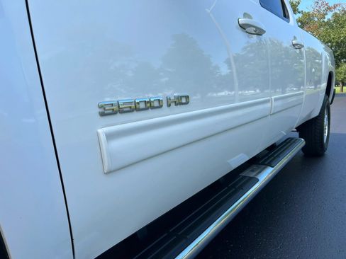 Used 2013 GMC Sierra 3500 SLT w/ SLT Convenience Package AWD/4WD image 9