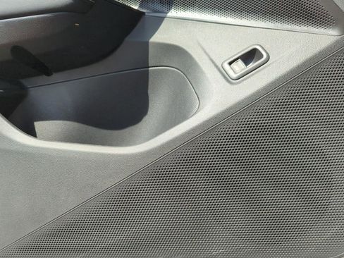 Certified 2025 Volkswagen Tiguan SE R-Line image 31