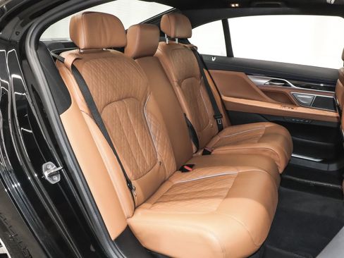 Used 2022 BMW 750i xDrive w/ Luxury Rear Seating Package image 27