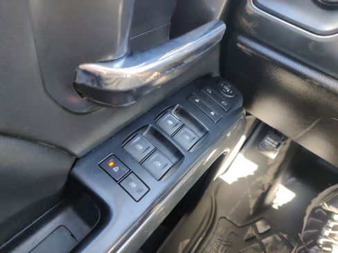 Used 2019 Chevrolet Silverado 1500 LT image 24