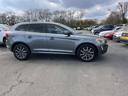 Used 2016 Volvo XC60 T6 Platinum image 2