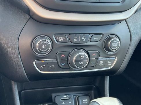 Used 2016 Jeep Cherokee Limited AWD/4WD image 24