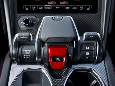 Used 2024 Lamborghini Urus Performante AWD/4WD image 79