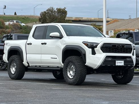 New 2025 Toyota Tacoma TRD Off-Road image 8