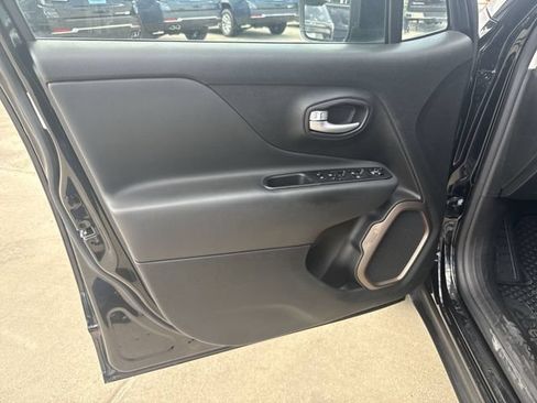 Used 2023 Jeep Renegade Latitude AWD/4WD image 23
