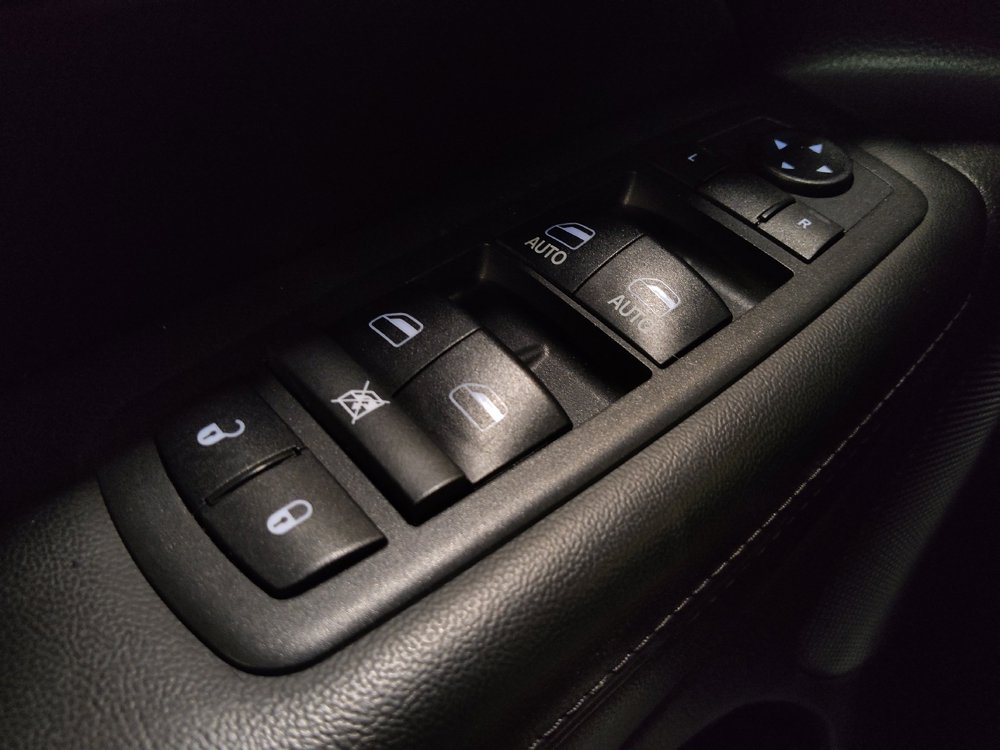 Used 2018 Jeep Grand Cherokee Laredo RWD image 27