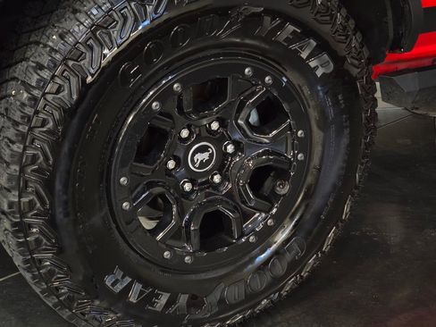 Used 2023 Ford Bronco Wildtrak image 15