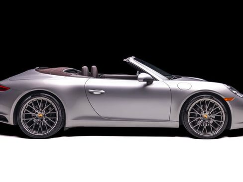 Used 2017 Porsche 911 Carrera RWD image 2
