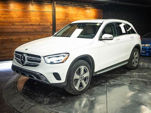 Used 2022 Mercedes-Benz GLC 300 4MATIC w/ Multimedia Package Lite image 2