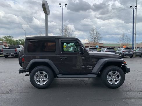 Used 2020 Jeep Wrangler Sport AWD/4WD image 2