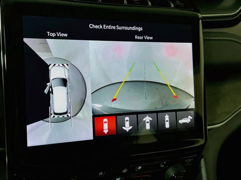 Used 2022 Jeep Grand Cherokee Limited w/ Luxury Tech Group II image 14