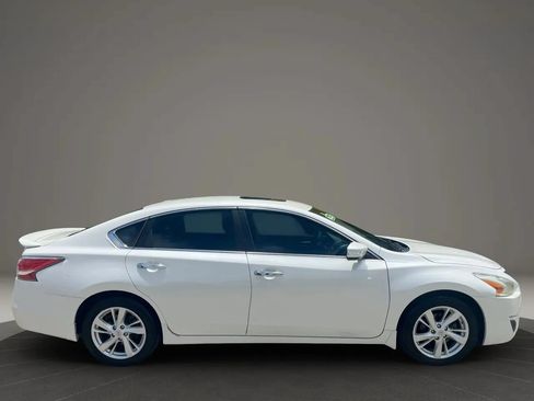 Used 2015 Nissan Altima 2.5 SV w/ Convenience Package FWD image 8