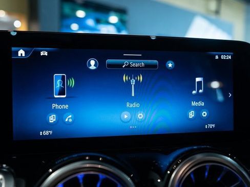 Certified 2025 Mercedes-Benz GLB 250 4MATIC image 21