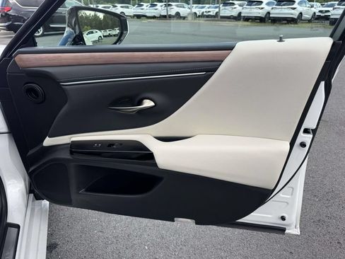 Used 2025 Lexus ES 350 w/ Premium Package FWD image 17
