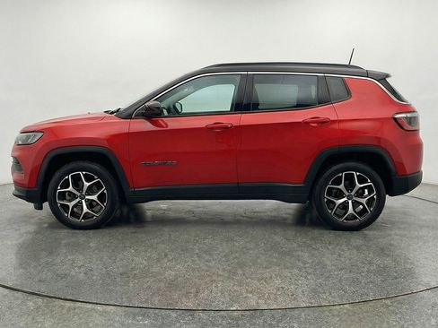 Used 2025 Jeep Compass Limited image 5