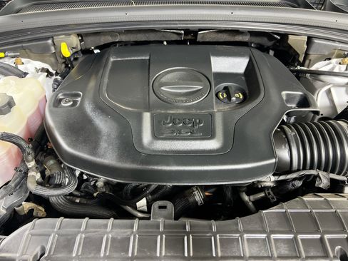 Used 2022 Jeep Grand Cherokee Overland w/ Luxury Tech Group IV AWD/4WD image 30