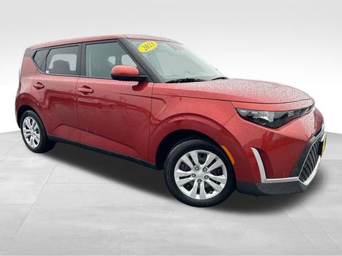 Used 2023 Kia Soul LX image 1